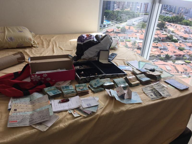 Polícia prende no Jardim Luna casal com R$ 1.5 mi acusado por agiotagem