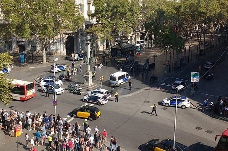 Atentado em Barcelona deixa 13 mortos e mais de 100 feridos