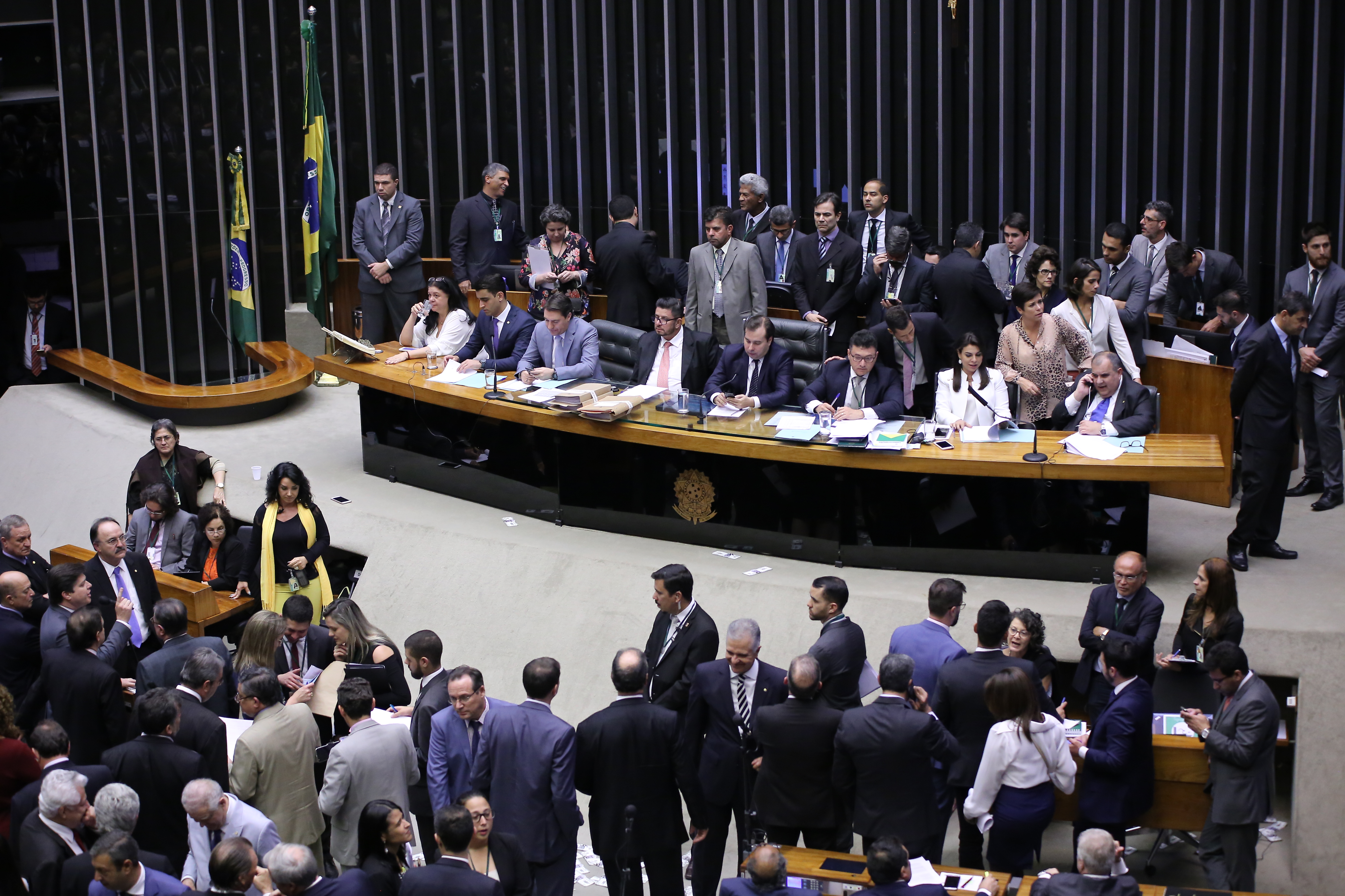 Impasse sobre votação fatiada adia votação de PEC da reforma política na Câmara dos Deputados