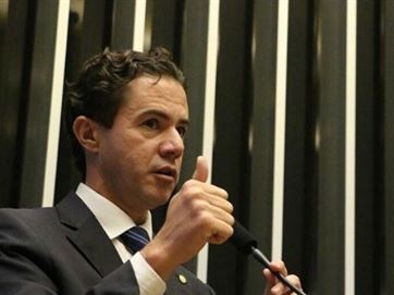 Senador Veneziano recebe resultado de contraprova e testa negativo para Covid-19