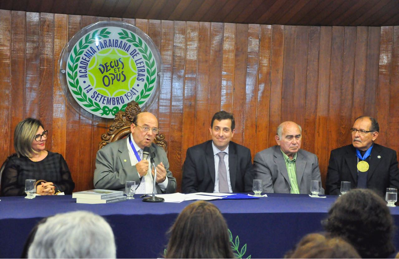 Gervásio Maia participa de solenidade em homenagem aos 76 anos da Academia Paraibana de Letras