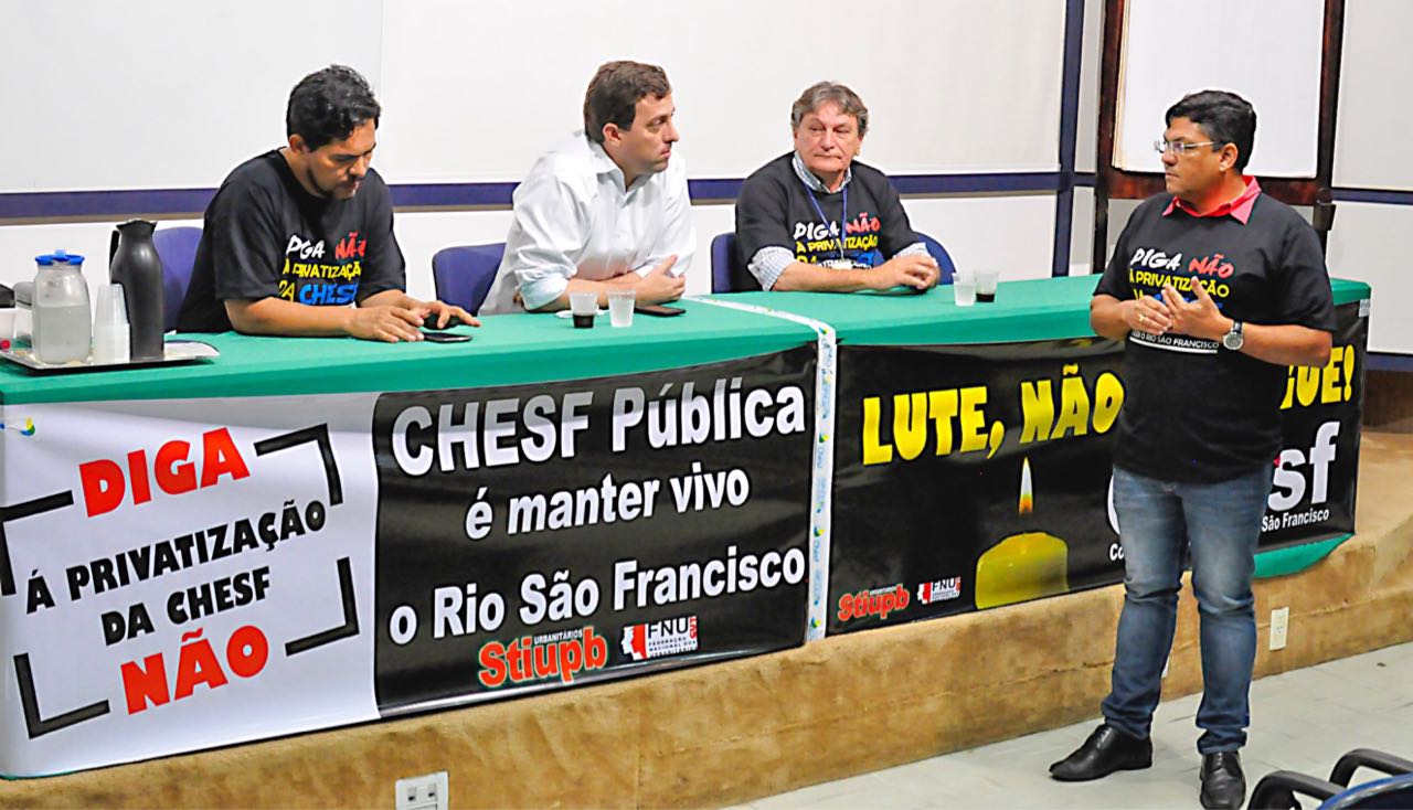 Gervásio Maia debate privatização da Chesf com servidores da Cia em Campina Grande