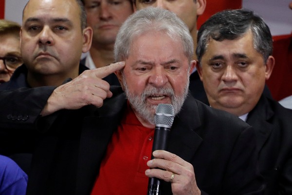 Em decisão unânime, TRF-4 nega pedido de Lula e mantém Moro na condução de processo sobre sítio de Atibaia