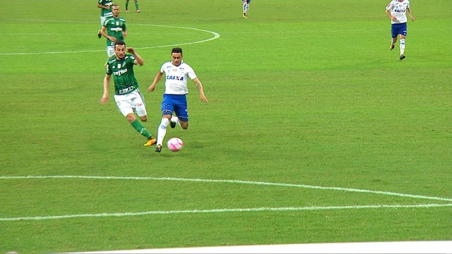 Palmeiras perda a chance de encostar no líder Corinthians ao empatar com o Cruzeiro