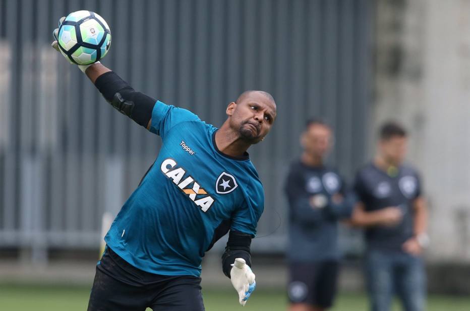 Goleiro Jefferson do Botafogo é rendido por bandidos antes do treino e tem carro roubado