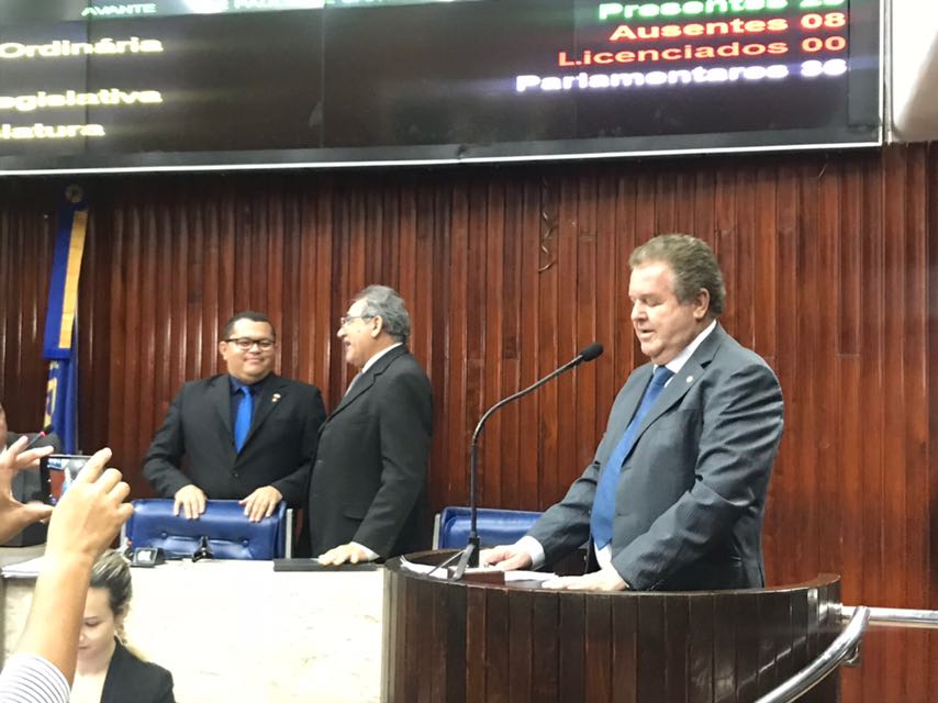 Assembleia empossa mais um suplente de deputado e CCJ adia votação de MP que define promoções na Polícia Civil