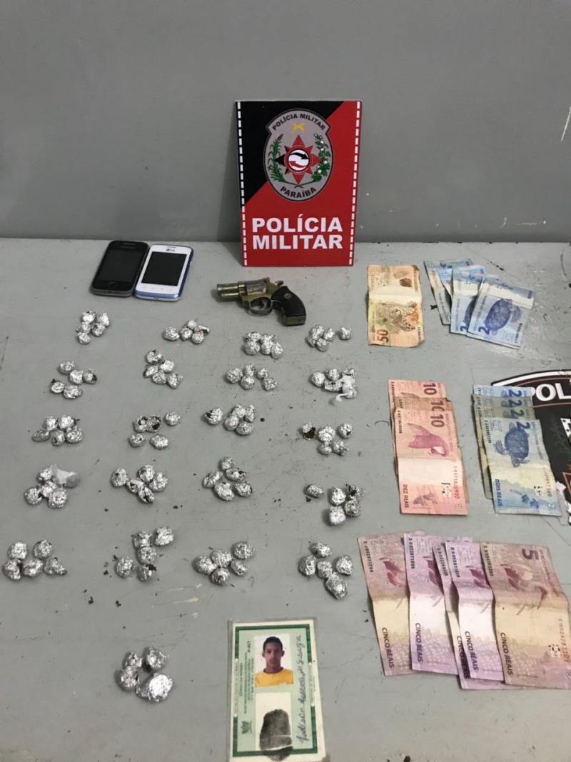 Polícia Militar da Paraíba prende suspeito de tráfico de drogas na cidade de Cabedelo