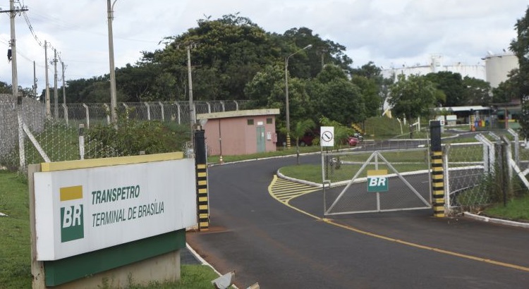 16/01/2016. Crédito: Ed Alves/CB/D.A. Press. Brasil. Brasília - DF. Depósito da Transpetro S.A Petrobras - Terminal de Brasília, no SIA.