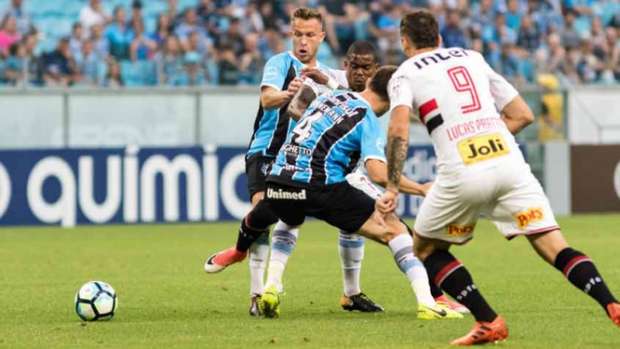 São Paulo perde do Grêmio e segue sob risco de rebaixamento