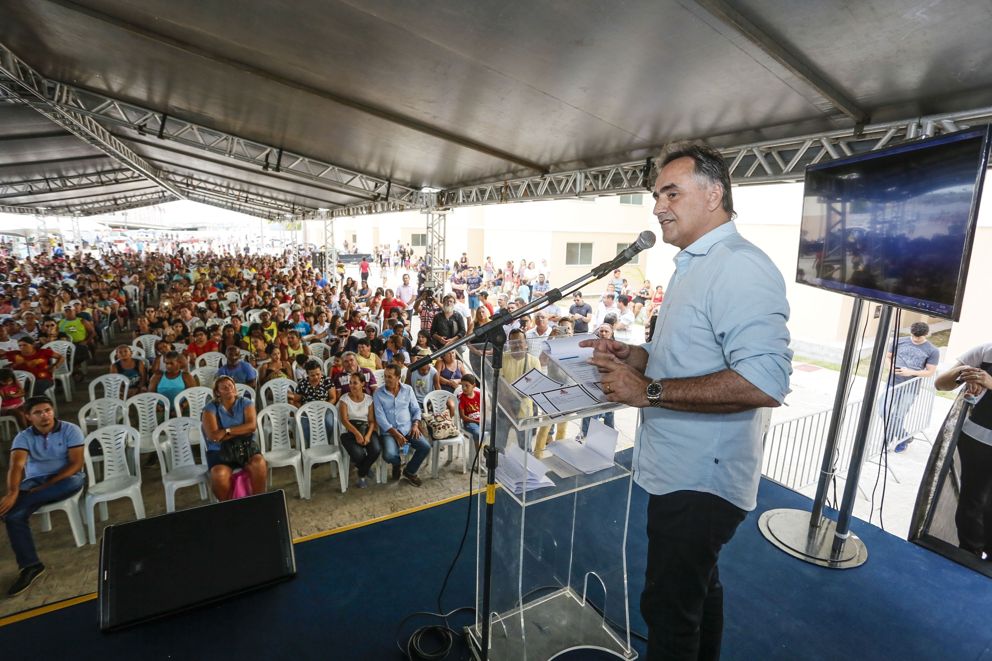 Prefeito Luciano Cartaxo entrega chaves de apartamentos para 352 famílias do Vista Alegre IX e VIII