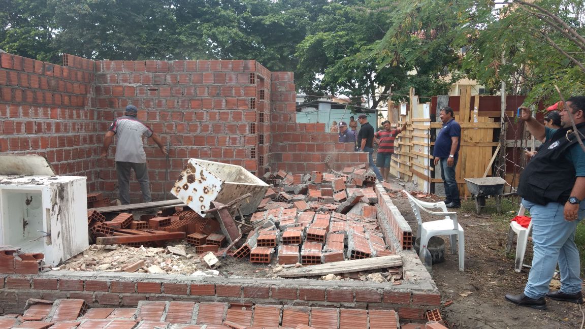 Prefeitura de João Pessoa realização operação para demolir casas construídas na área do rio do Cabelo em Mangabeira