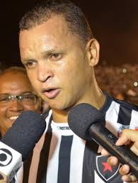 Vítima de assalto, esfaqueado e com derrame pleural, ex-jogador Warley do Botafogo-PB tem saúde estabilizada