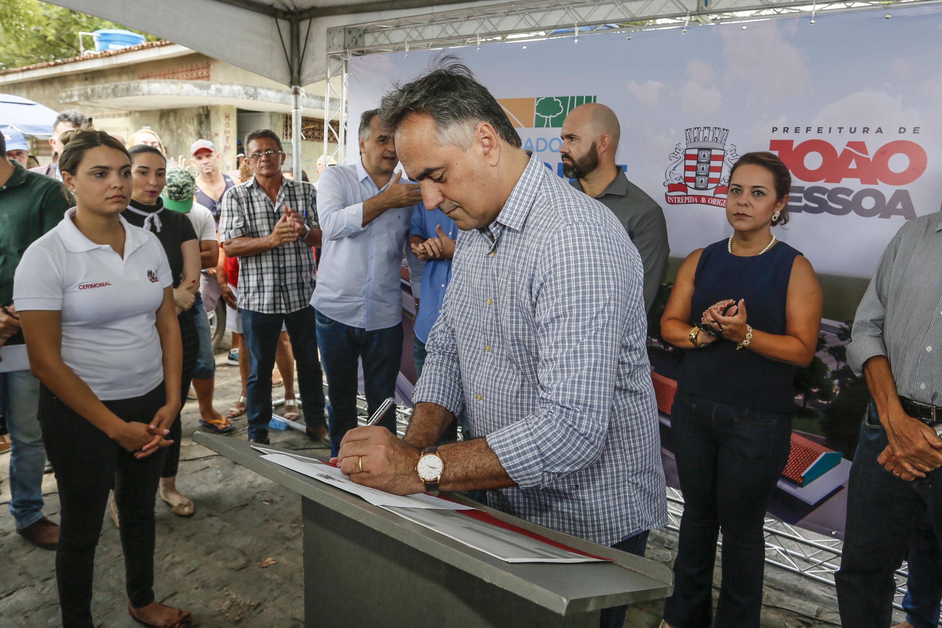 Prefeito Cartaxo entrega portarias aos 20 primeiros concursados da história da Controladoria-Geral da Capital