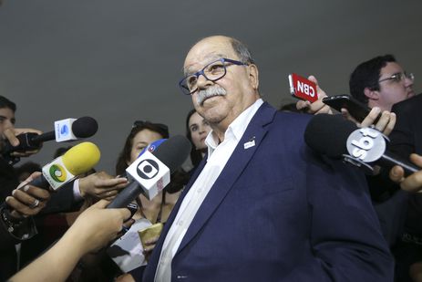 O presidente da Associação Brasileira dos Caminhoneiros (Abcam), José da Fonseca Lopes, fala à imprensa, no Palácio do Planalto.