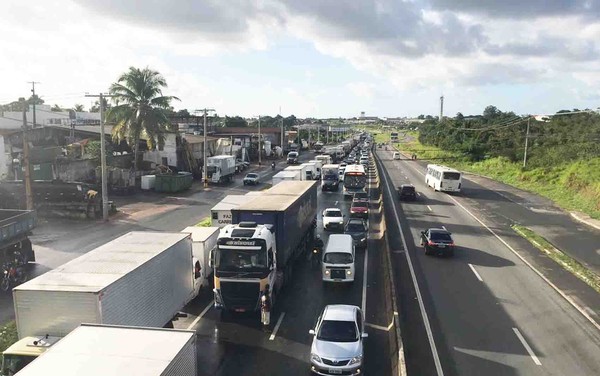 ACATAMENTO: Associação de caminhoneiros pede à categoria para desbloquear estradas