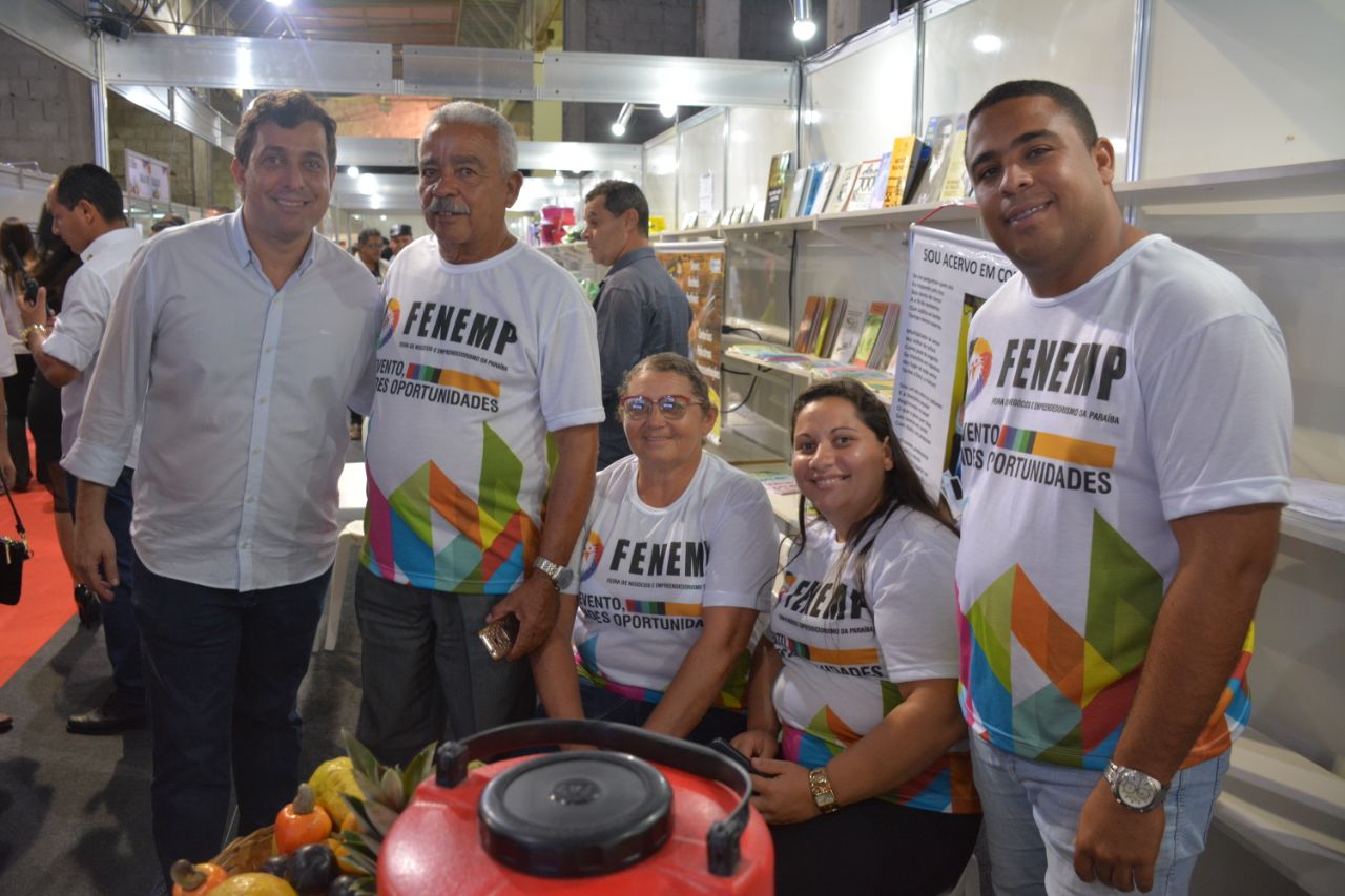 Presidente Gervásio Maia Gervásio participa da abertura da feira do empreendedor, em Guarabira