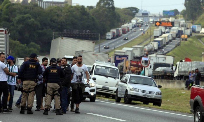 Levantamento da Polícia Rodoviária Federal aponta que ainda há 586 pontos de bloqueio nas estradas do país