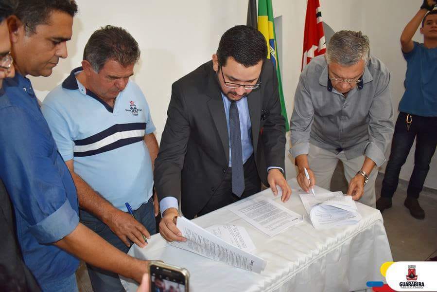 Prefeito Zenóbio assina contrato com a CEF para construção de conjunto residencial com 300 casas em Guarabira