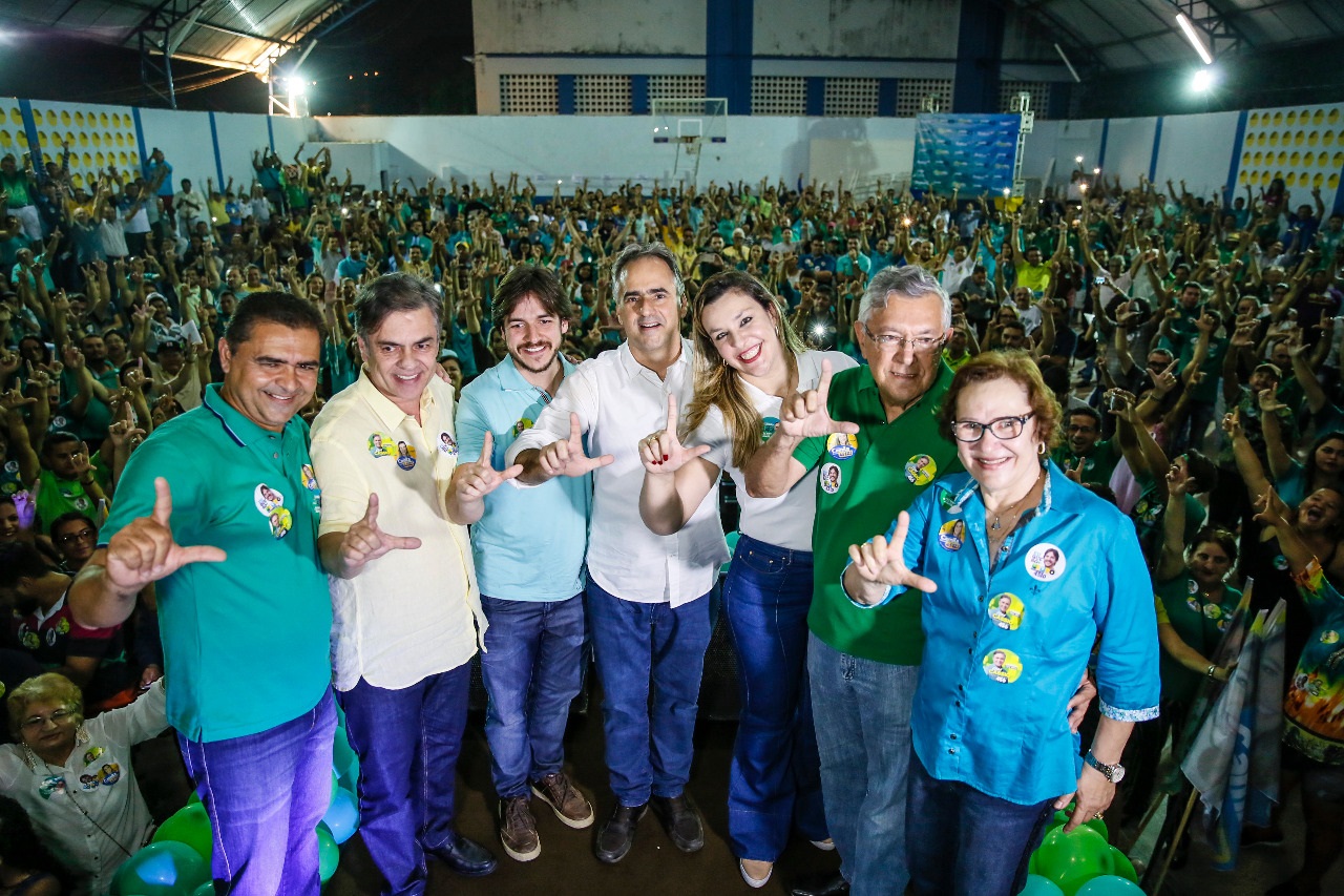 EM GUARABIRA: Camila Toscano lança campanha e reúne prefeitos e aliados políticos em apoio à reeleição