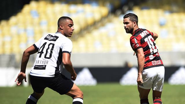 Flamengo perde para Ceará com gol no fim e sai de campo vaiado no Maracanã