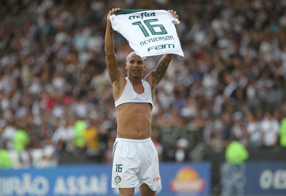 IMG_20181125_184937.jpg   RIO DE JANEIRO - RJ - 25/11/2018 ESPORTES -  FUTEBOL / BRASILEIRAO /   VASCO X  PALMEIRAS   OE - Deyverson comemora seu gol  lance da partida entre Vasco e Palmeiras realizada no Estadio de Sao Januario em Sao Cristovao na zona norte do Rio de Janeiro. A partida e valida pela 37º  rodada do Campeonato Brasileiro de 2018.  Foto: FABIO MOTTA /ESTADAO