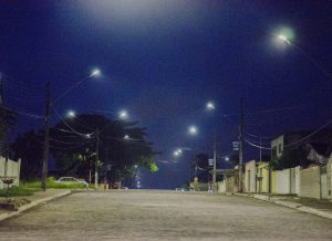 Prefeito Luciano entrega iluminação de led em ruas do Alto do Mateus, nesta segunda