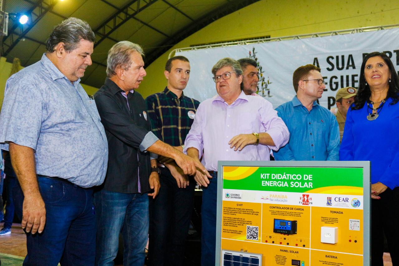 Nabor reúne prefeitos com o governador João Azevedo e participa de plenária do Orçamento Democrático Estadual em Patos