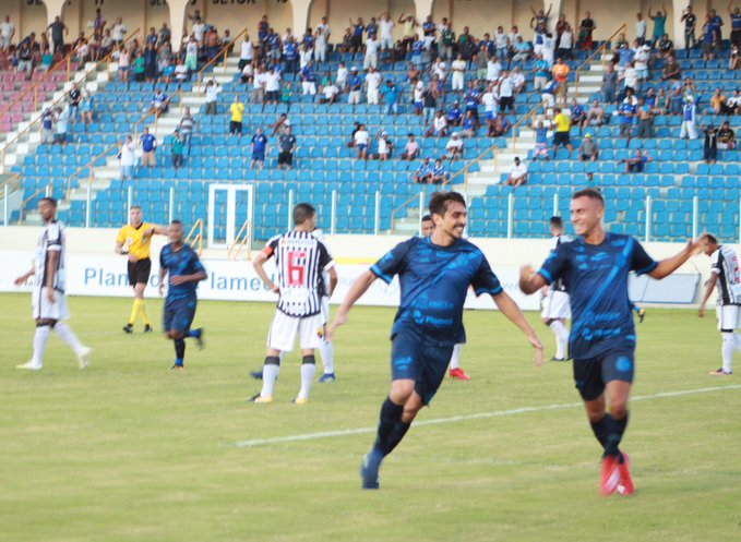 Com falhas na zaga e três gols de cabeça; Botafogo perde para o Confiança de Sergipe, no Batistão