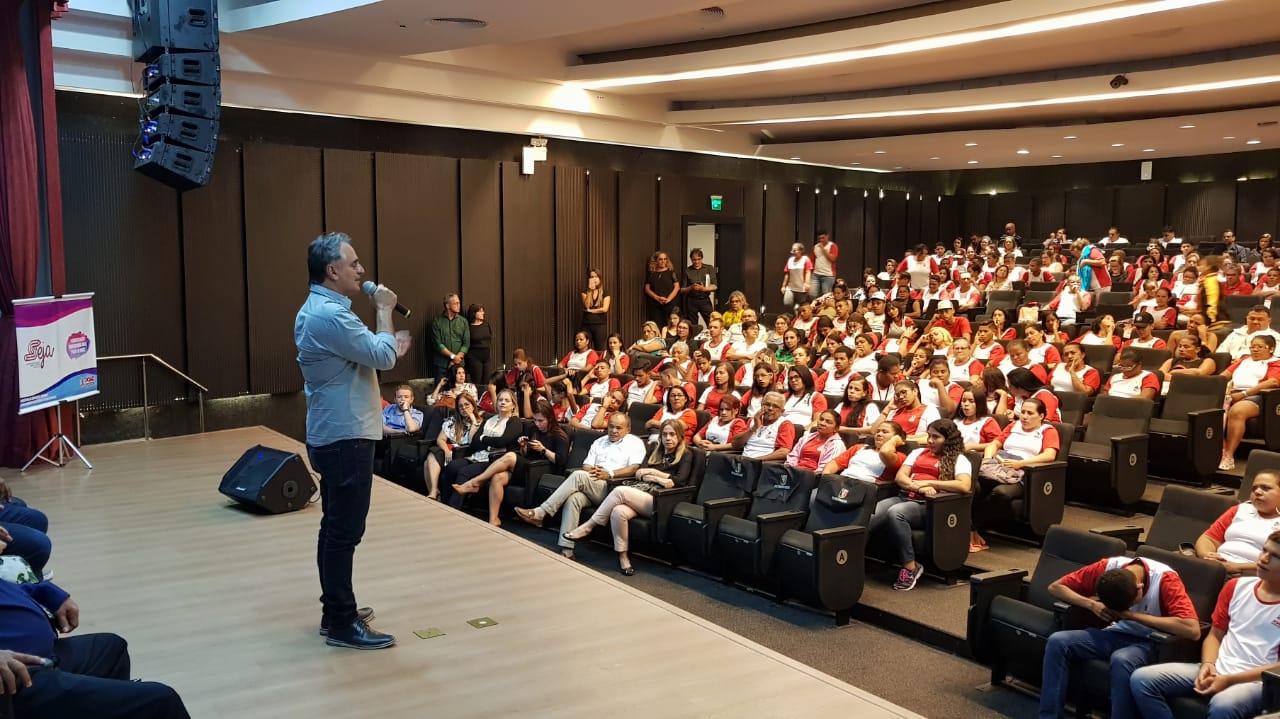 Luciano Cartaxo abre aula inaugural de cursos profissionalizantes para alunos do EJA com 1.200 vagas