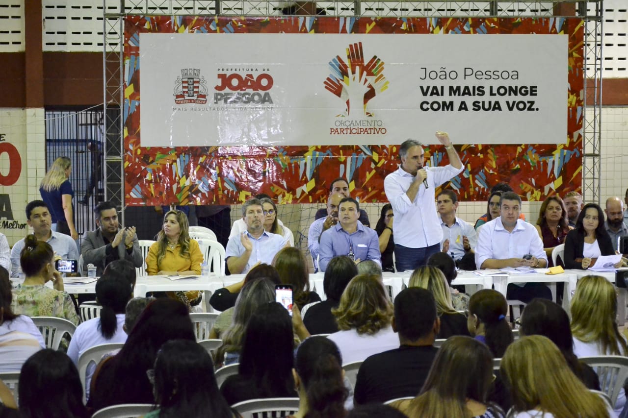 Luciano Cartaxo comanda audiência do Orçamento Participativo no Geisel e discute demandas de 17 bairros da Capital