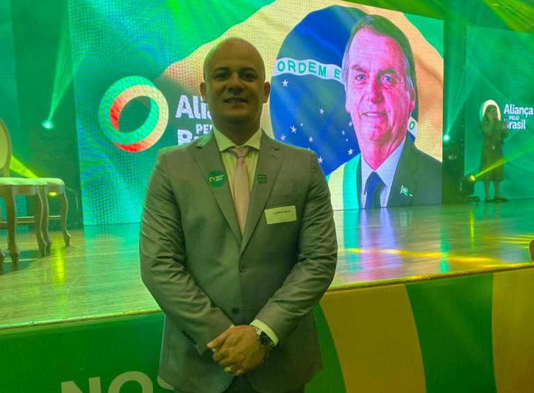 Cabo Gilberto participa com o presidente Jair Bolsonaro do lançamento do novo partido "Aliança pelo Brasil", em Brasília