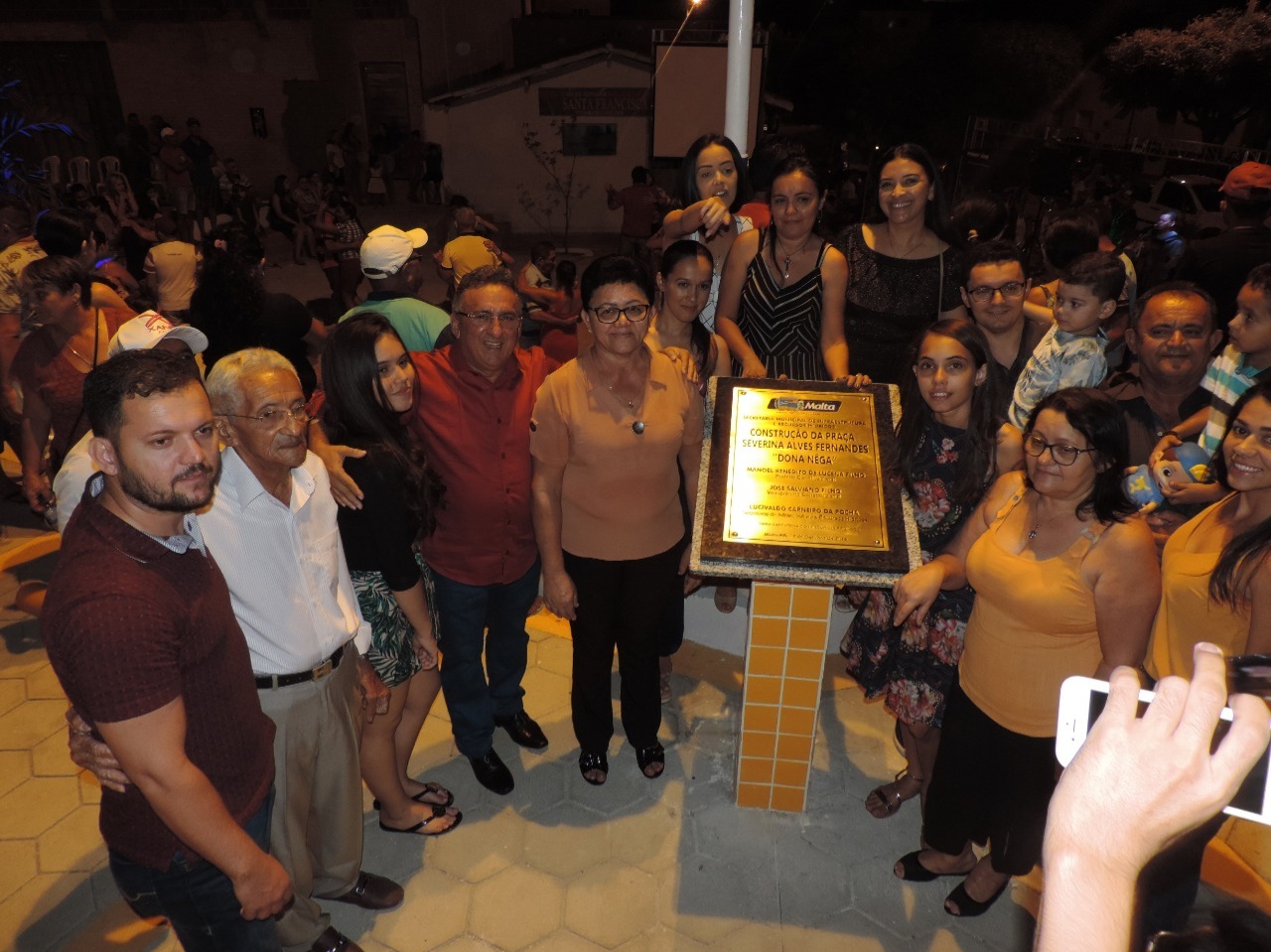 Prefeito Nael Rosa inaugura praça "Dona Nêga, num investimento de R$ 40 mil