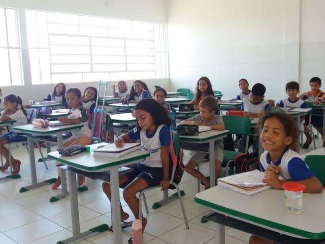 Rede Municipal de Ensino de Patos abre matrículas com mais de 10 mil vagas e entrega de material didático e fardamento completo