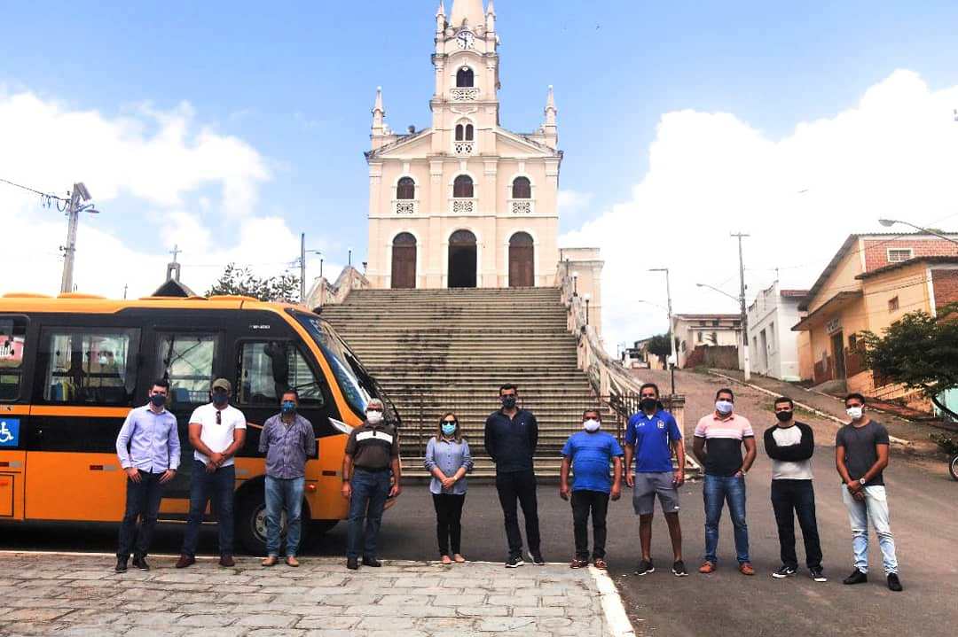 Deputado Chió conquista ônibus escolar de R$ 250 mil para Pilões