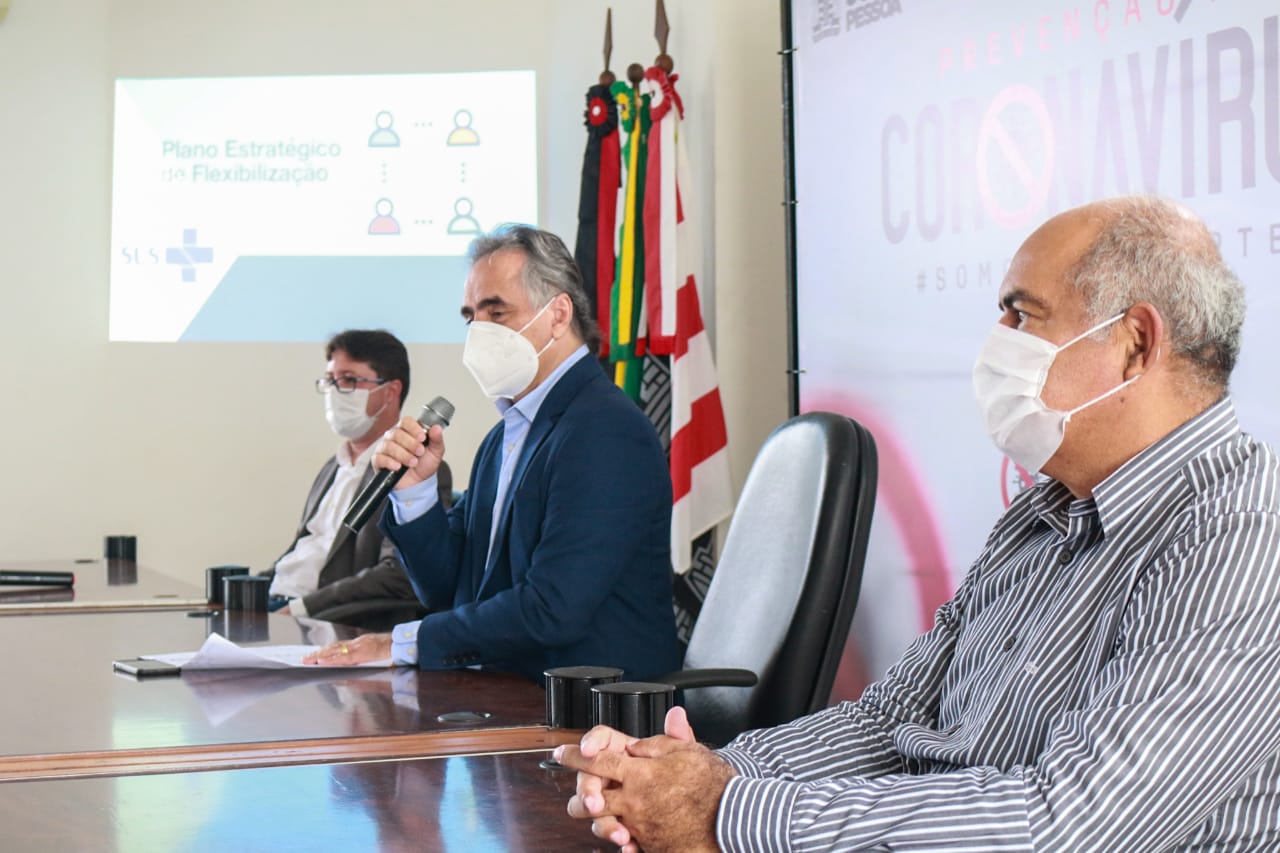 Prefeito Luciano autoriza uso das praias, banho de mar, som ao vivo em bares e restaurantes de João Pessoa e também a ampliação do horário do comércio