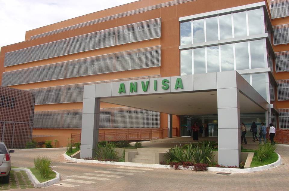 Após ameaças, Anvisa divulga pareceres que embasaram vacina para crianças