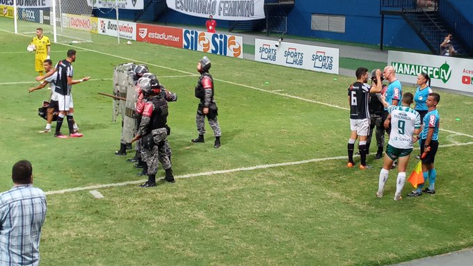 Num jogo marcado por briga generalizada, uso de spray de pimenta contra jogadores, Treze empata com o Manaus