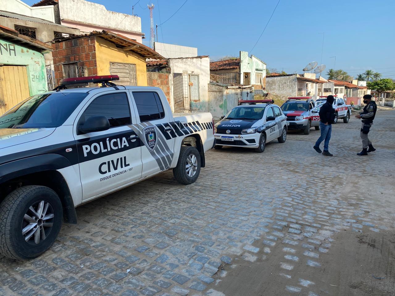 OPERAÇÃO EXTRA: Polícia cumpre mandados e prende homem em flagrante por envolvimento com o tráfico em Itabaiana