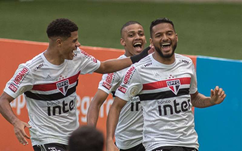 São Paulo atropela o Flamengo em pleno estádio do Maracanã