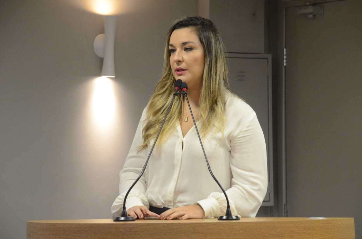 Aprovado pela Assembleia Legislativa projeto da deputada Camila Toscano que cria Cadastro Estadual de Gerenciamento de Vagas para mulheres vítimas de violência