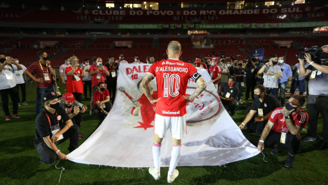 DESPEDIDA: Jogador D'Alessandro se despede do Internacional após 12 anos vestindo a camisa do clube com vitória contra o Palmeiras