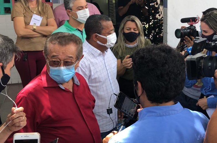 Com Covid e quadro de saúde agravado, senador Maranhão é transferido para o hospital Vila Nova Star, sedado e entubado