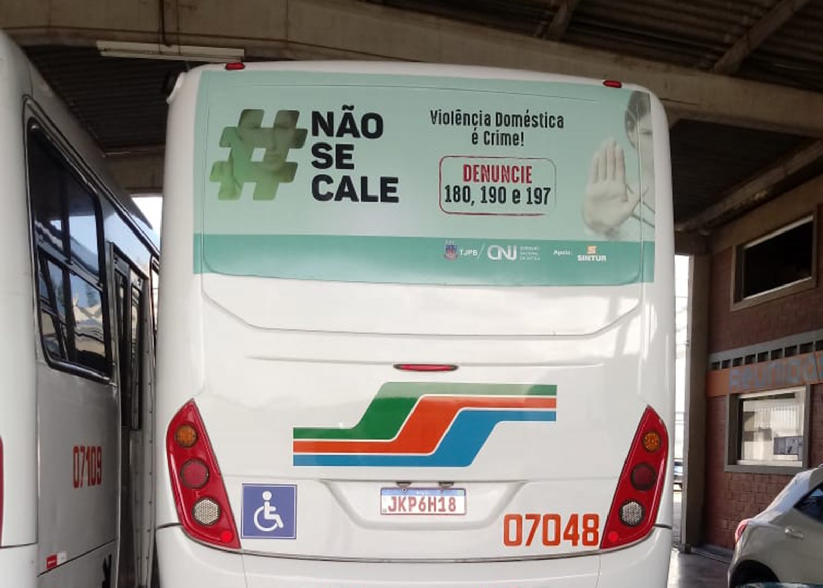 "NÃO SE CALE": TJPB e Sintur lançam em parceria campanha contra a violência doméstica em mídia “busdoor”