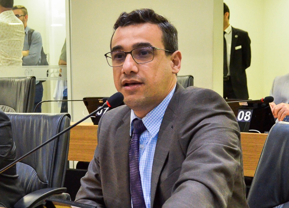 Deputado Chió reivindica instalação de policlínica de saúde para atendimento e realização de exames, no Brejo paraibano