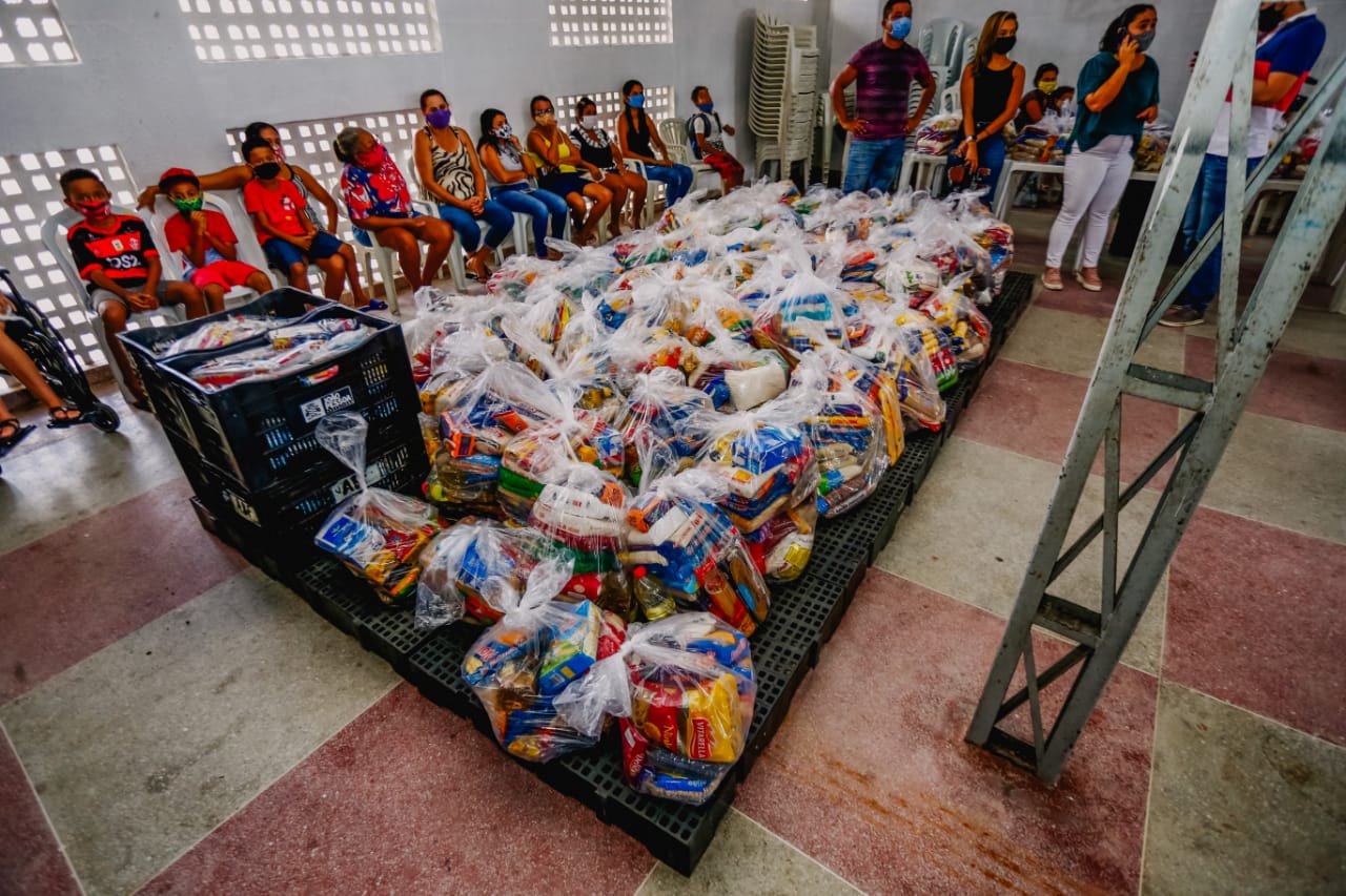 Alimentos arreadados durante vacinação contra Covid-19 vão para mesa de 174 famílias da capital