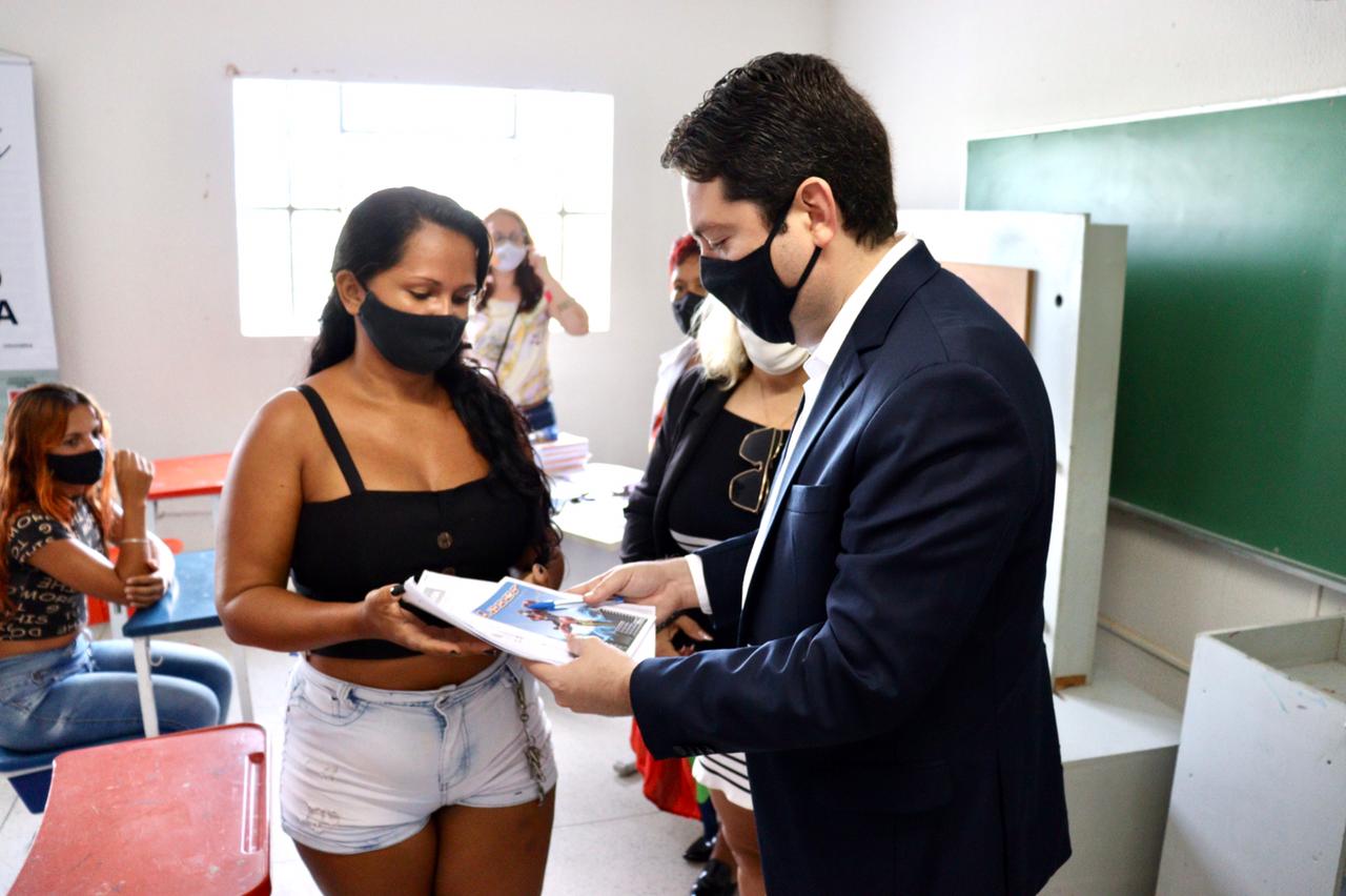 Secretário do Desenvolvimento Social Felipe Leitão acompanha início dos cursos de capacitação nos Centros de Referência da Cidadania