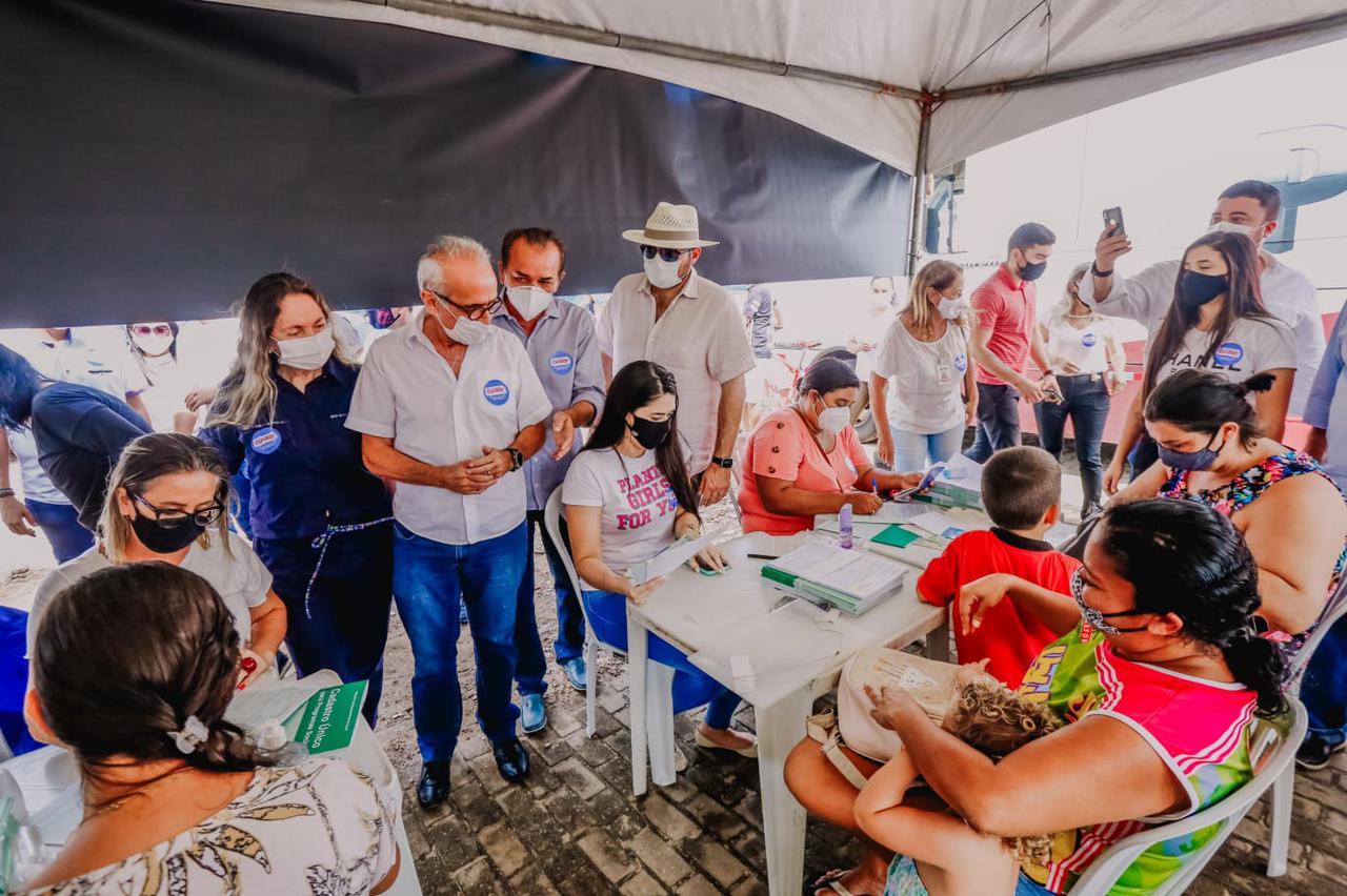 Prefeito Cícero leva "Caravana do Cuidar" com prestação de serviços e lazer para comunidade do Aratu