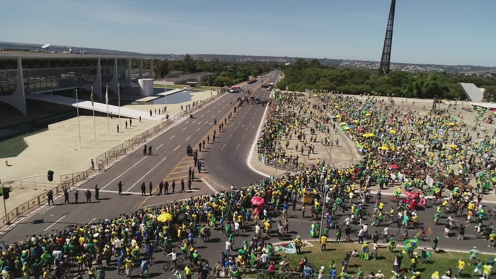 Esplanada dos Ministérios terá protestos pró e contra Bolsonaro no domingo