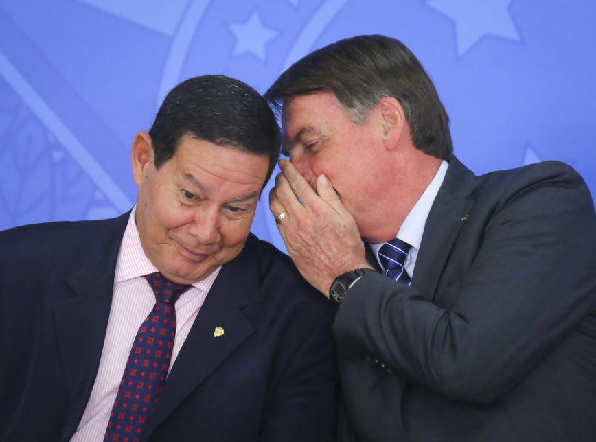 TSE não encontra irregularidades e rejeita por unanimidade pedido para cassar chapa Bolsonaro/Mourão