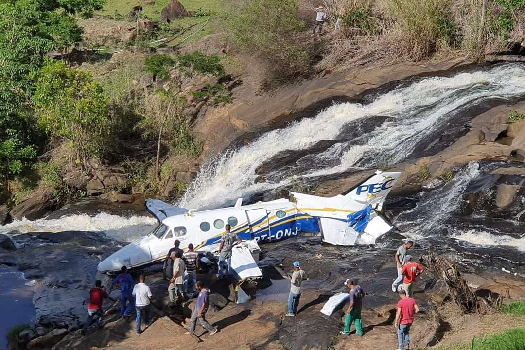 Avião que levava Marília Mendonça cai no interior de MG; cantora está bem informa assessoria